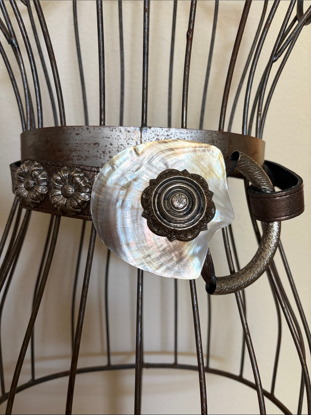Vintage Artisan Abalone Shell Silver Floral Concho Leather Statement Belt 33-39